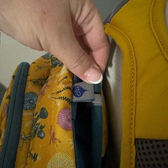 Osprey Yellow Floral Daypack - Picture 5 of 7